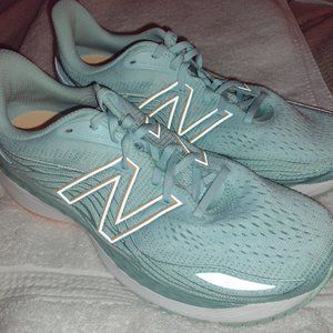 NEW BALANCE FRESH FOAM 860  WOMENS ATHLETIC SHOES  10.5 / WIDTH "D"